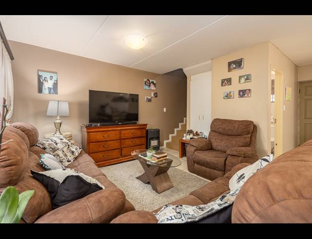2 BEDROOM TOWNHOUSE FOR SALE IN PARKLANDS